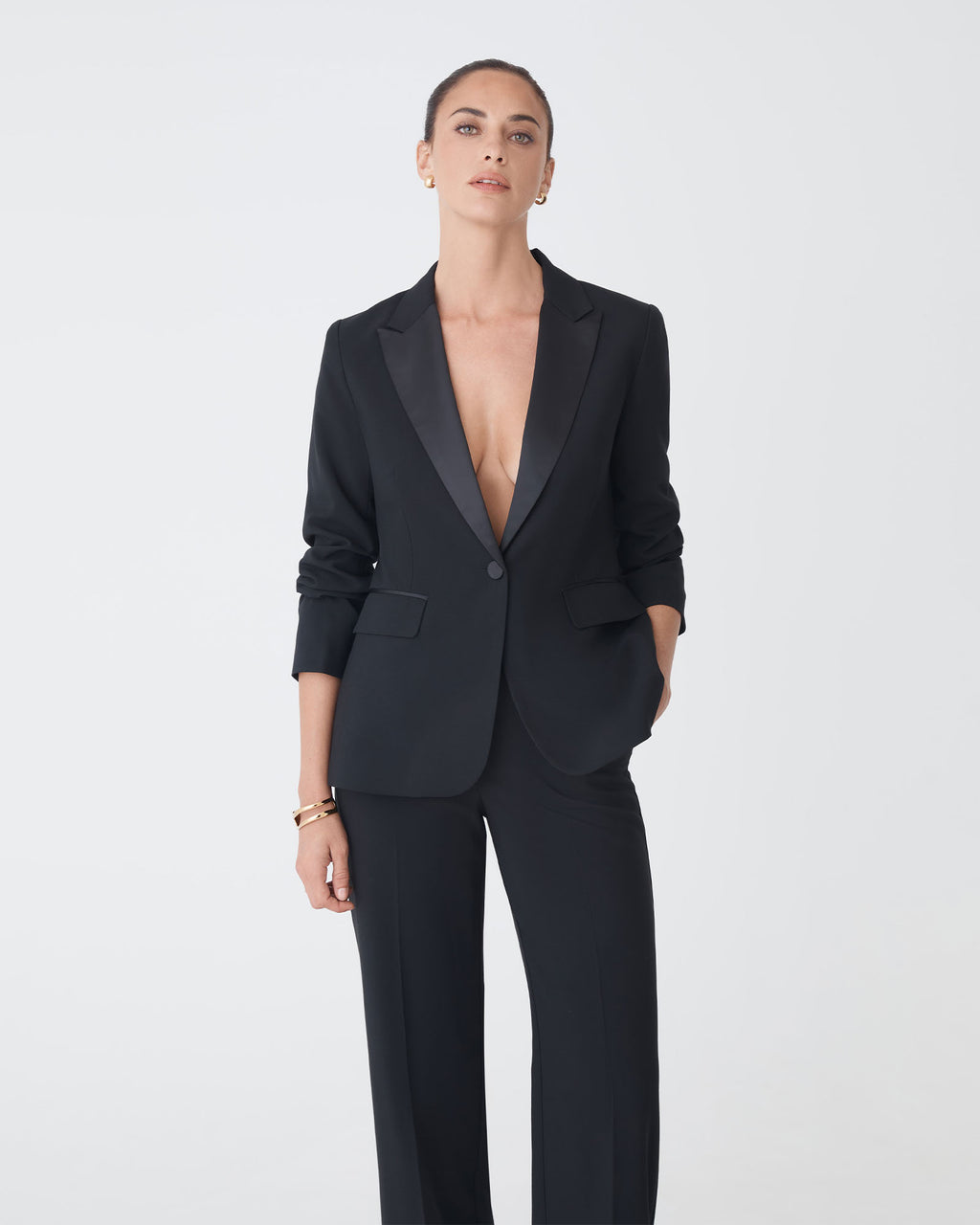 Eve Classic Blazer in black — close-up view