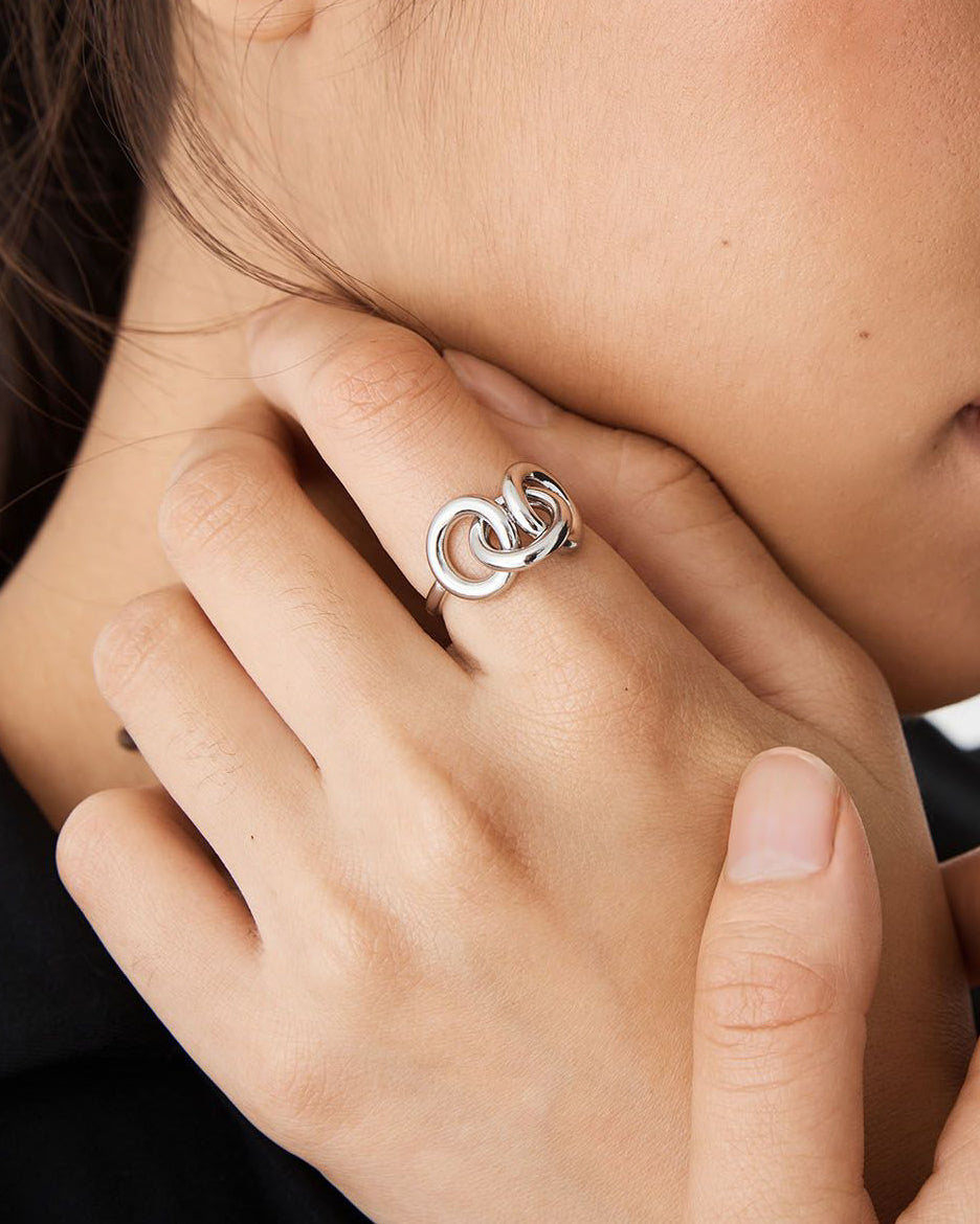 Alma Loop Ring in silver — fabric detail 3